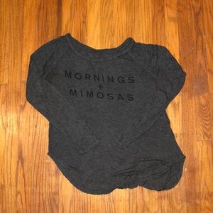 grey long sleeve shirt